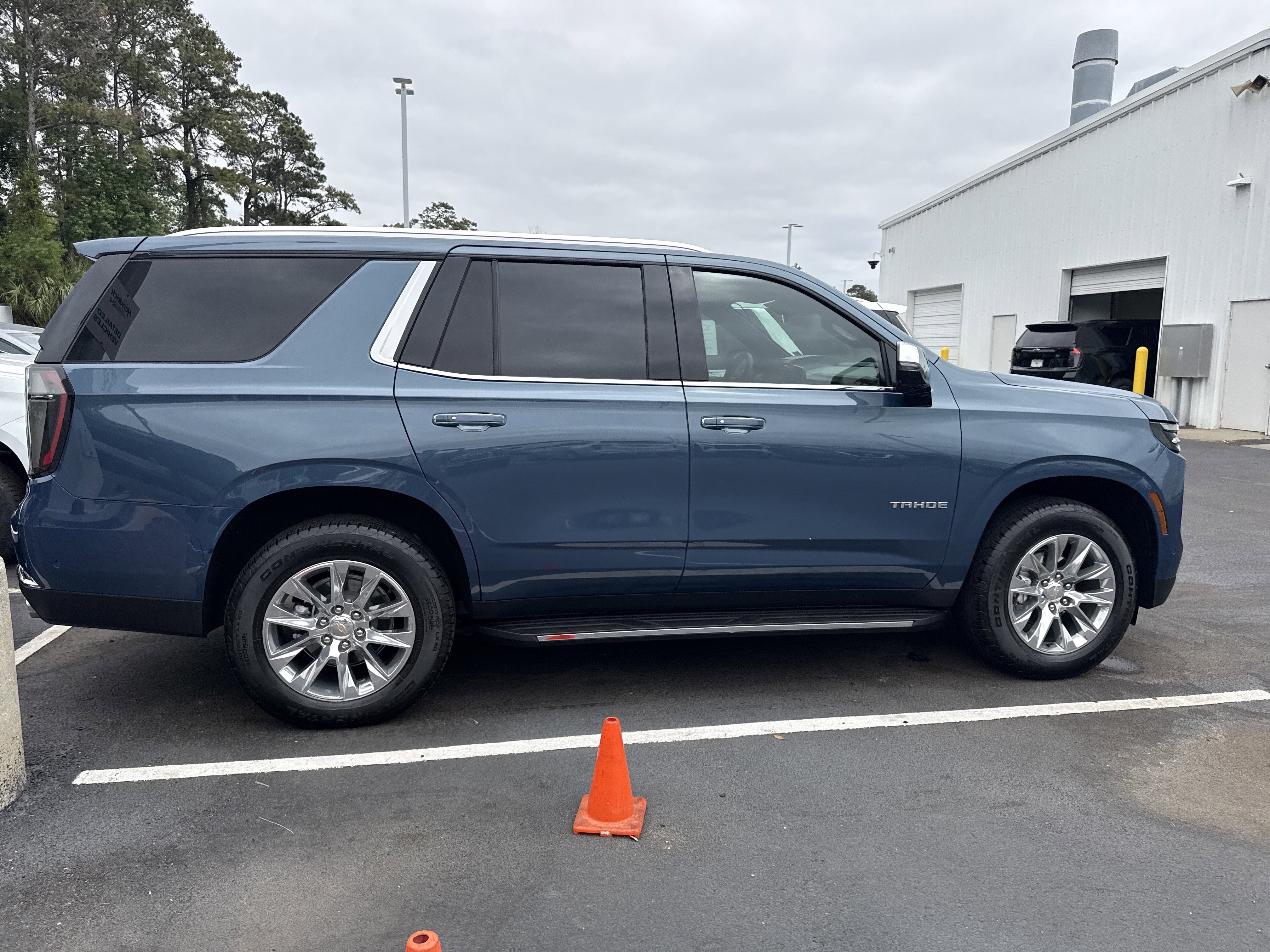 Used 2025 Chevrolet Tahoe Premier AWD/4WD image 10