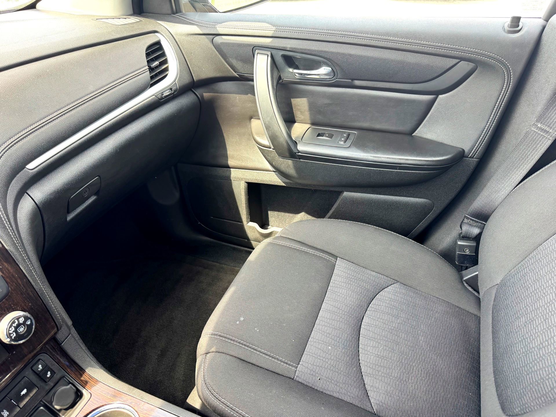 Used 2016 Chevrolet Traverse LT w/ Style and Technology Package image 29