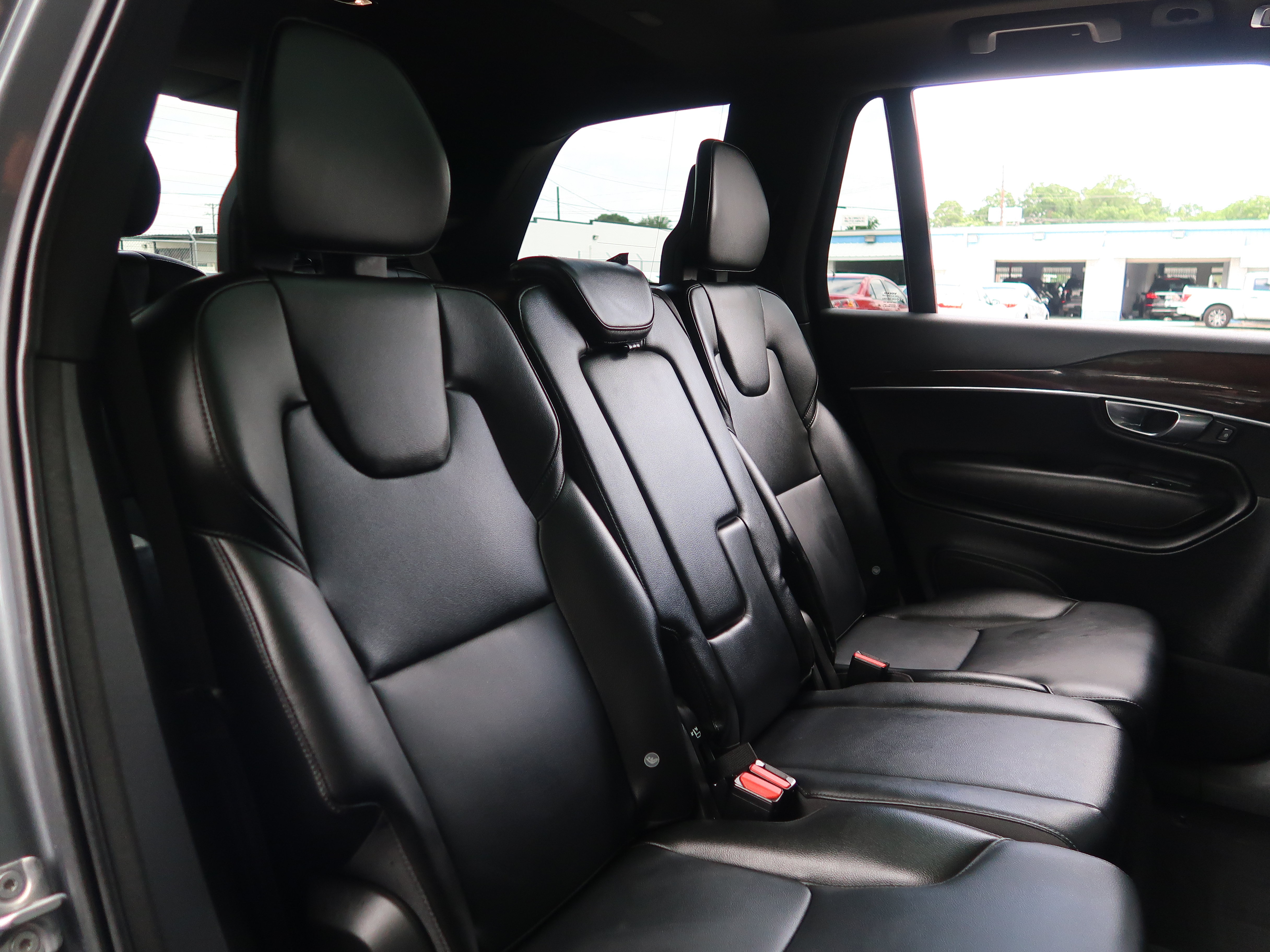 Used 2019 Volvo XC90 T5 Momentum w/ Protection Package Premier FWD image 35