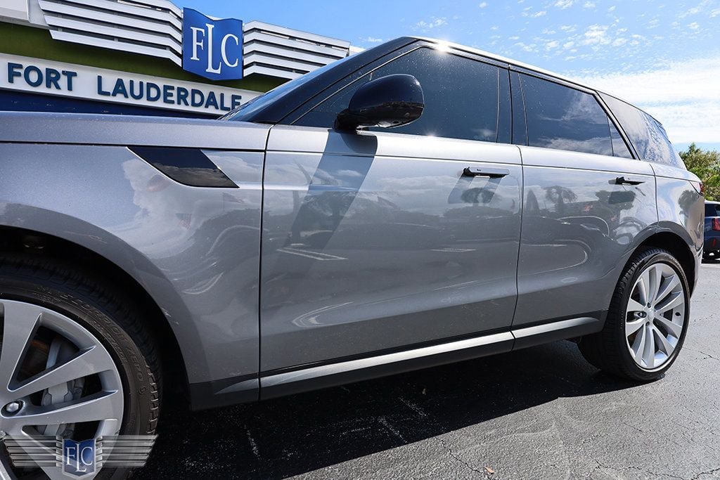 Used 2023 Land Rover Range Rover Sport SE AWD/4WD image 10