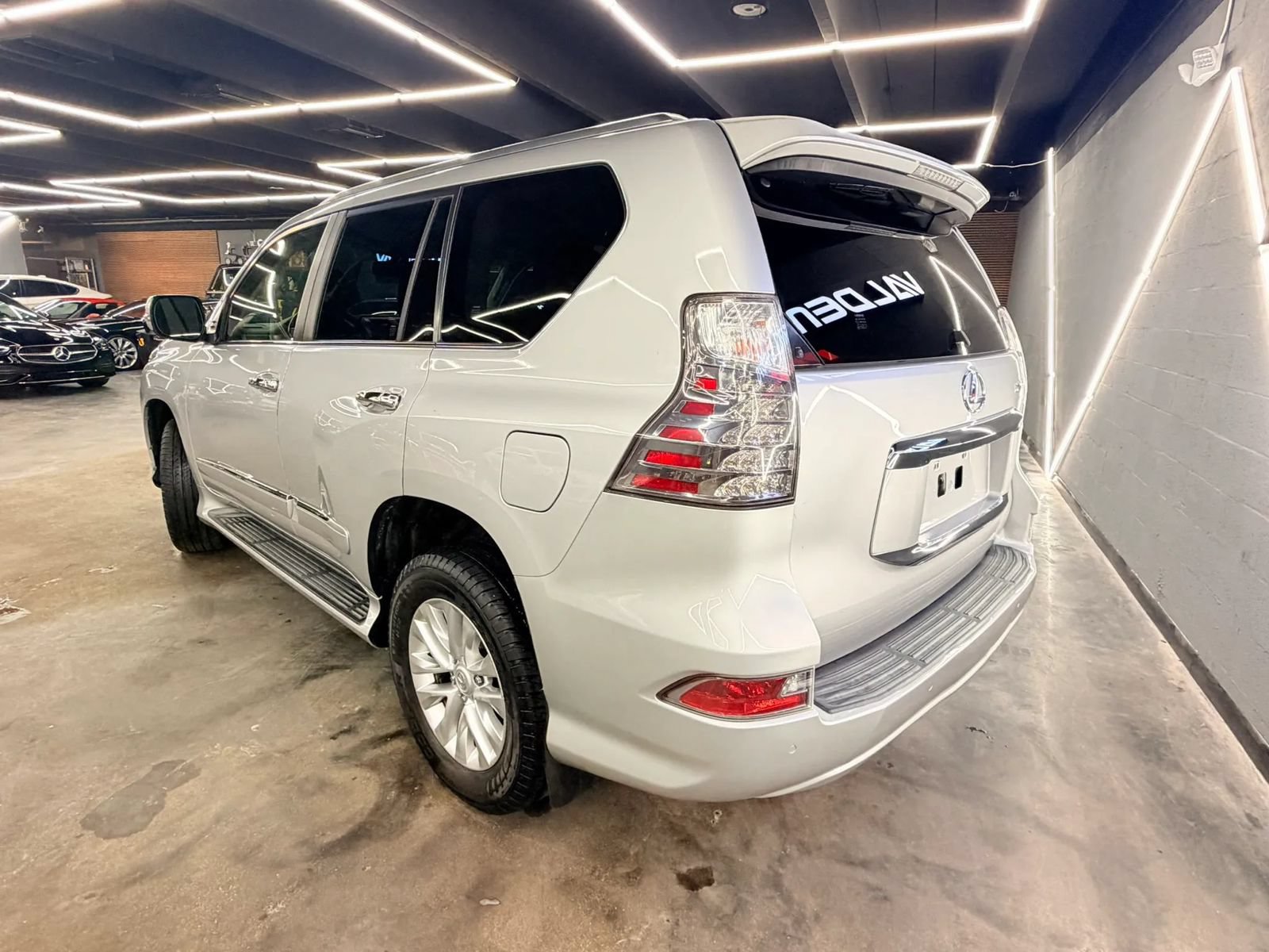 Used 2014 Lexus GX 460 w/ Premium Package AWD/4WD image 4
