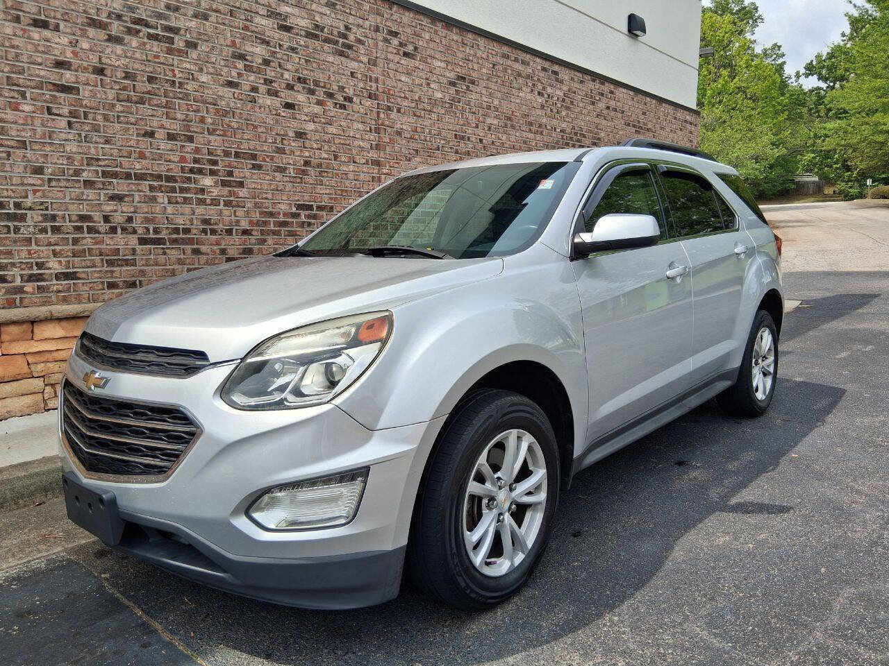 Used 2017 Chevrolet Equinox LT w/ Driver Confidence Package II AWD/4WD image 1