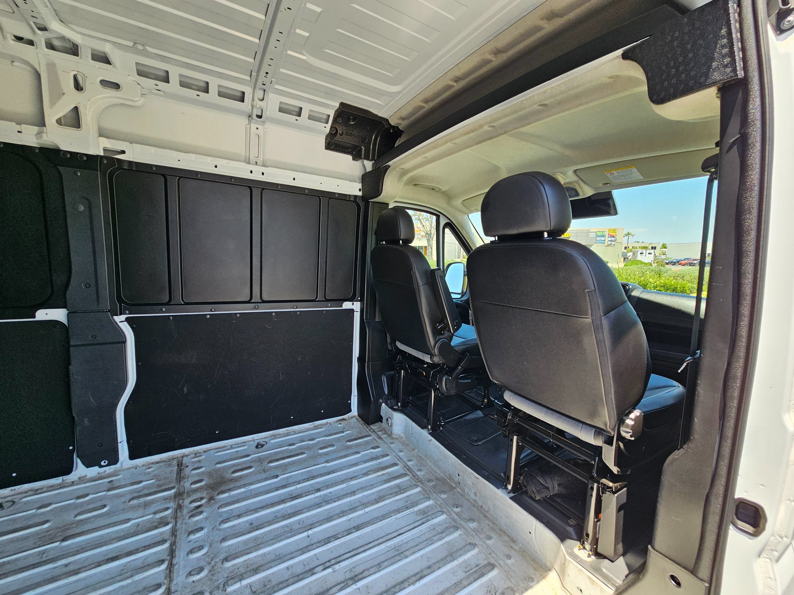 Used 2025 RAM ProMaster 2500 w/ Convenience Group FWD image 19