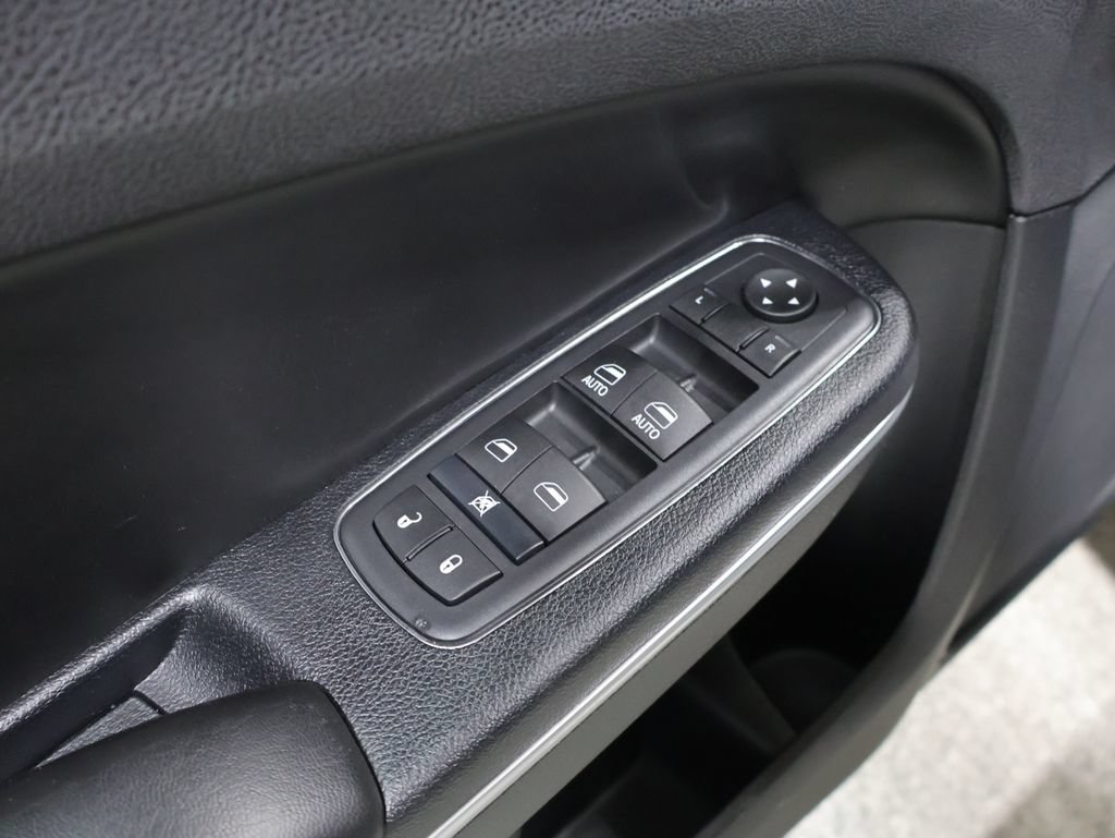 Used 2016 Chrysler 300 C AWD/4WD image 14