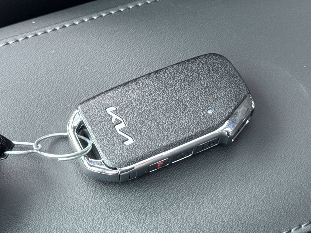 Used 2025 Kia Niro EX Touring FWD image 34