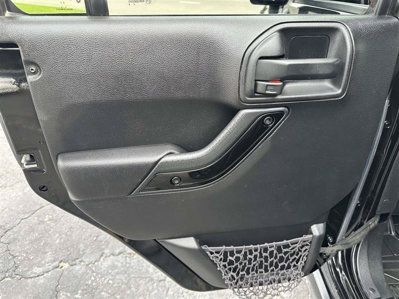 Used 2016 Jeep Wrangler Unlimited Sahara AWD/4WD image 11