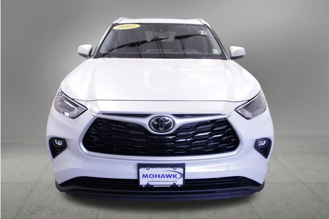 Used 2022 Toyota Highlander XLE AWD/4WD image 9