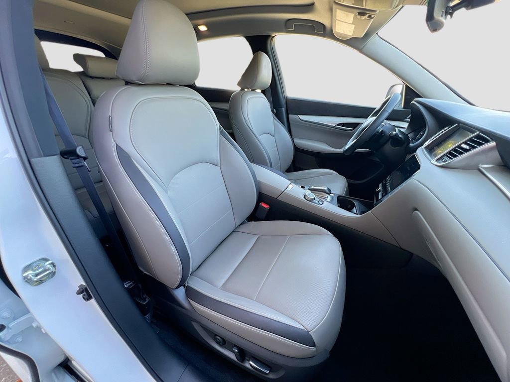 Used 2023 INFINITI QX50 Sensory image 30