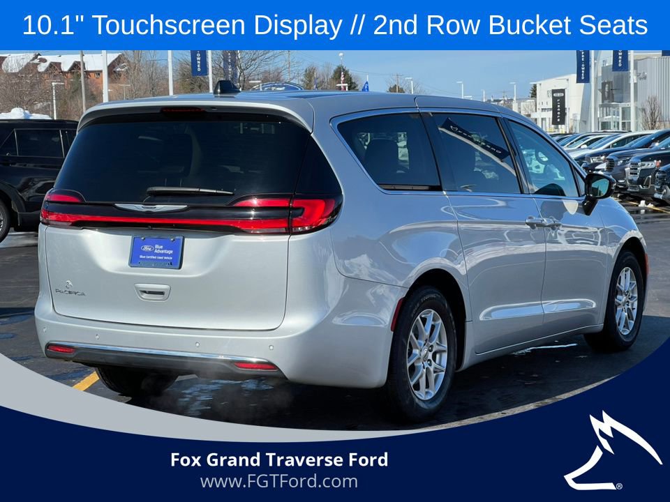 Used 2024 Chrysler Pacifica Touring-L image 9