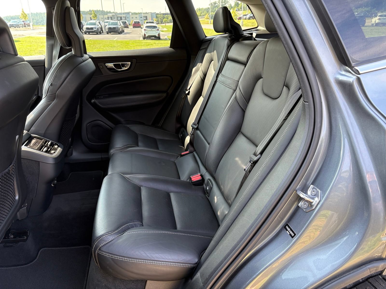 Used 2018 Volvo XC60 T6 Inscription w/ Luxury Seat Package AWD/4WD image 31