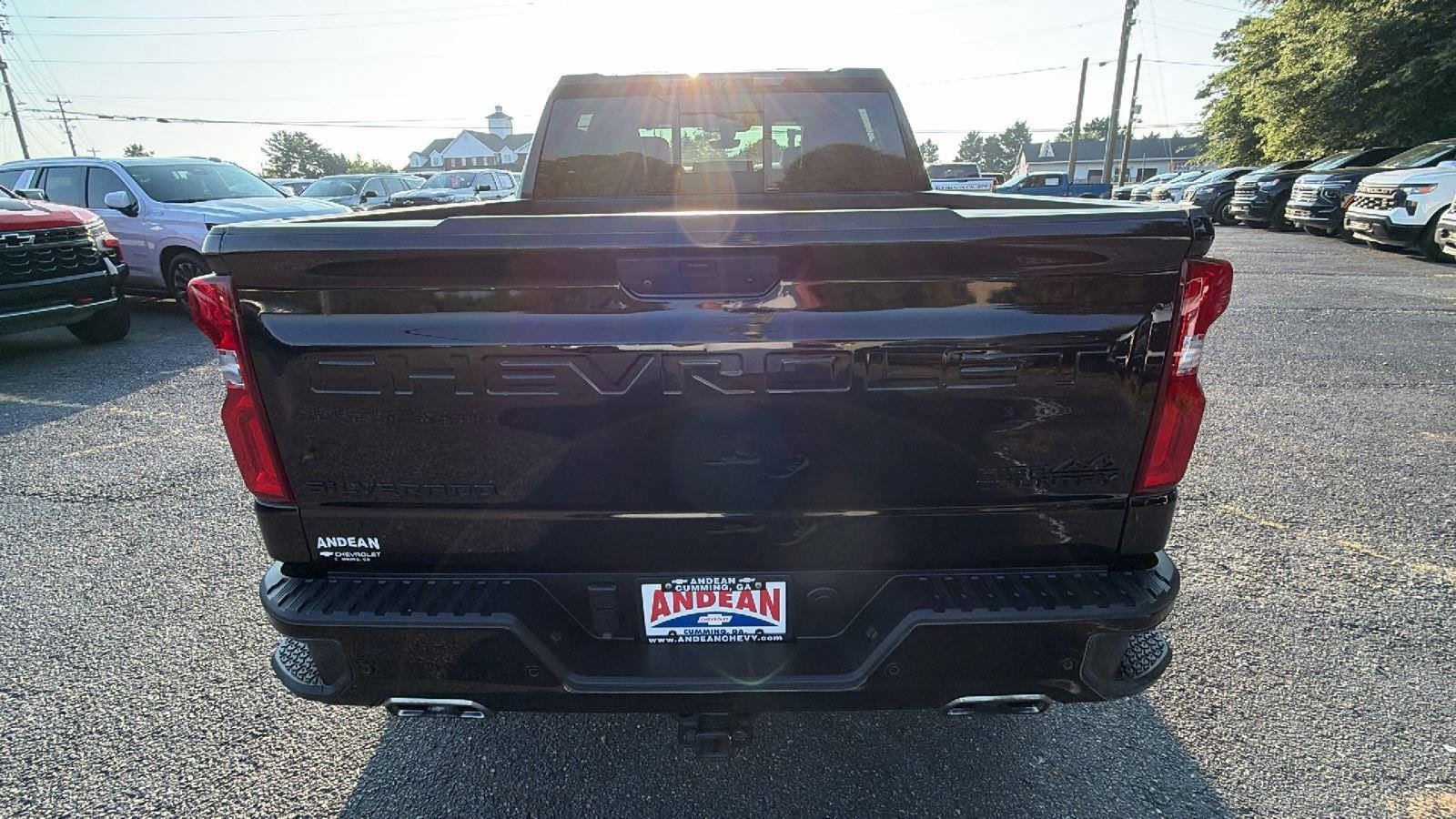 Used 2021 Chevrolet Silverado 1500 High Country w/ Technology Package AWD/4WD image 8