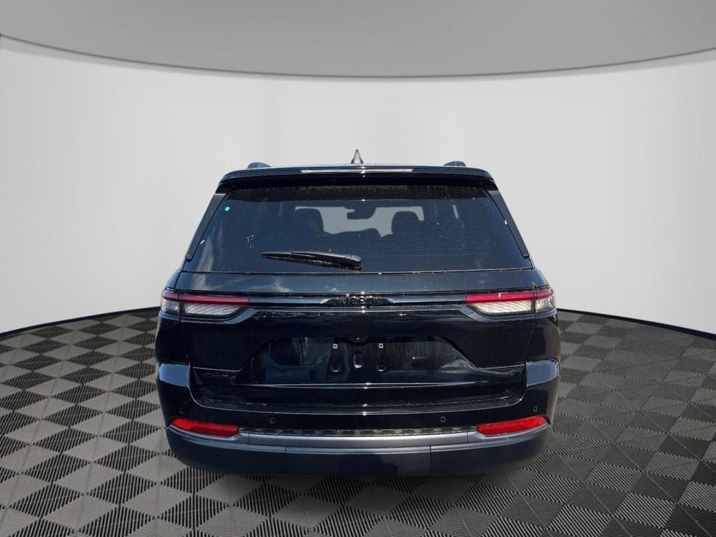 New 2026 Jeep Grand Cherokee Altitude AWD/4WD image 3