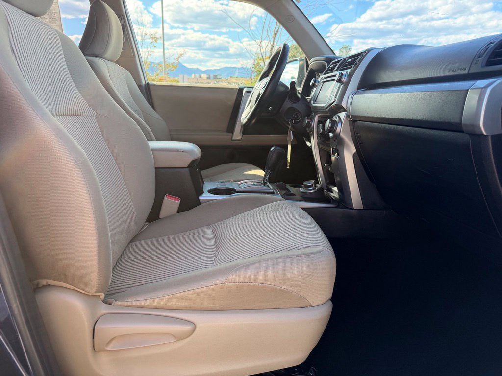 Used 2017 Toyota 4Runner SR5 AWD/4WD image 28