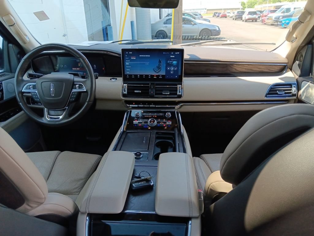 Used 2023 Lincoln Navigator L Reserve AWD/4WD image 37