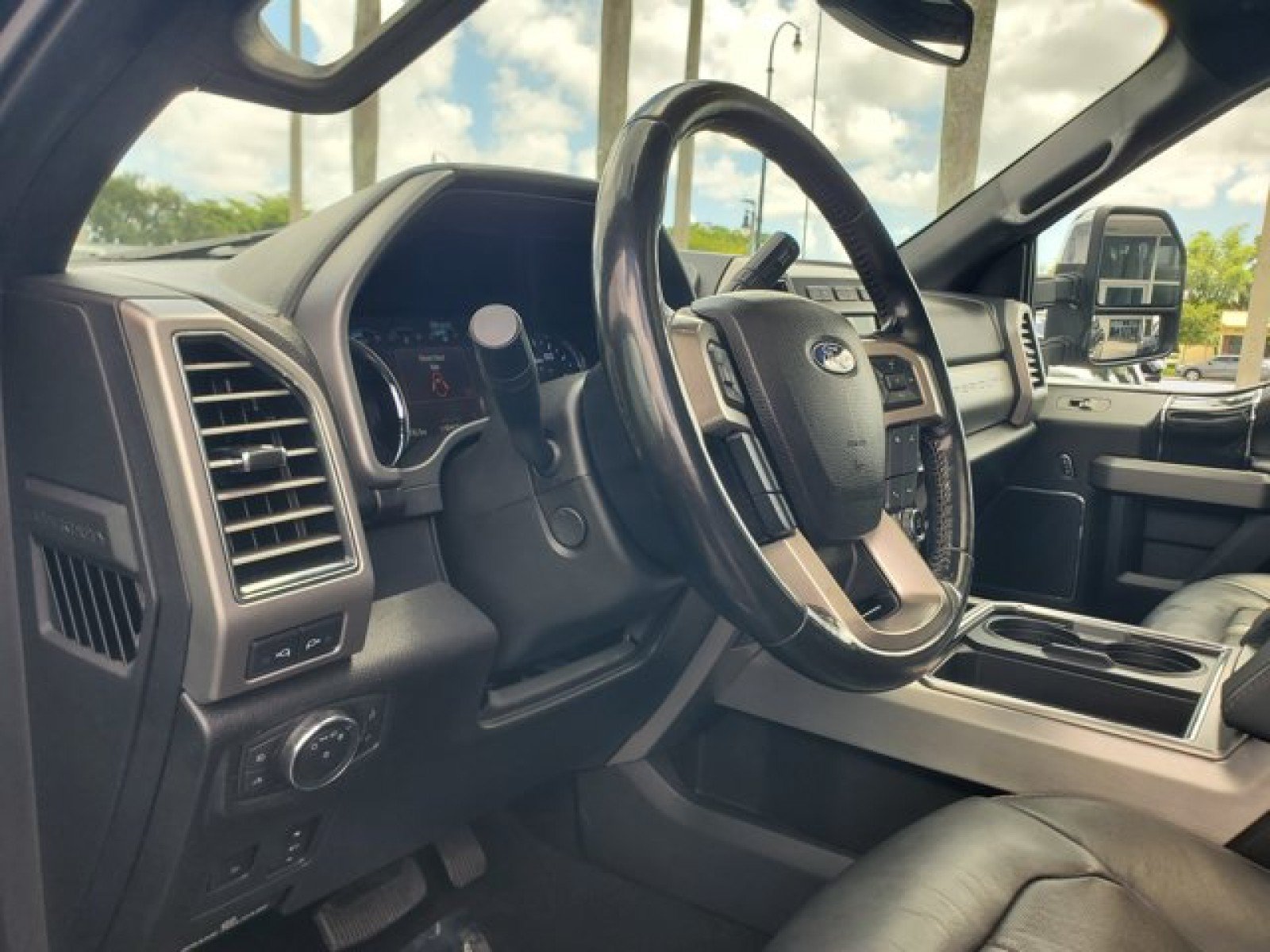 Used 2021 Ford F250 Platinum w/ FX4 Off-Road Package AWD/4WD image 9