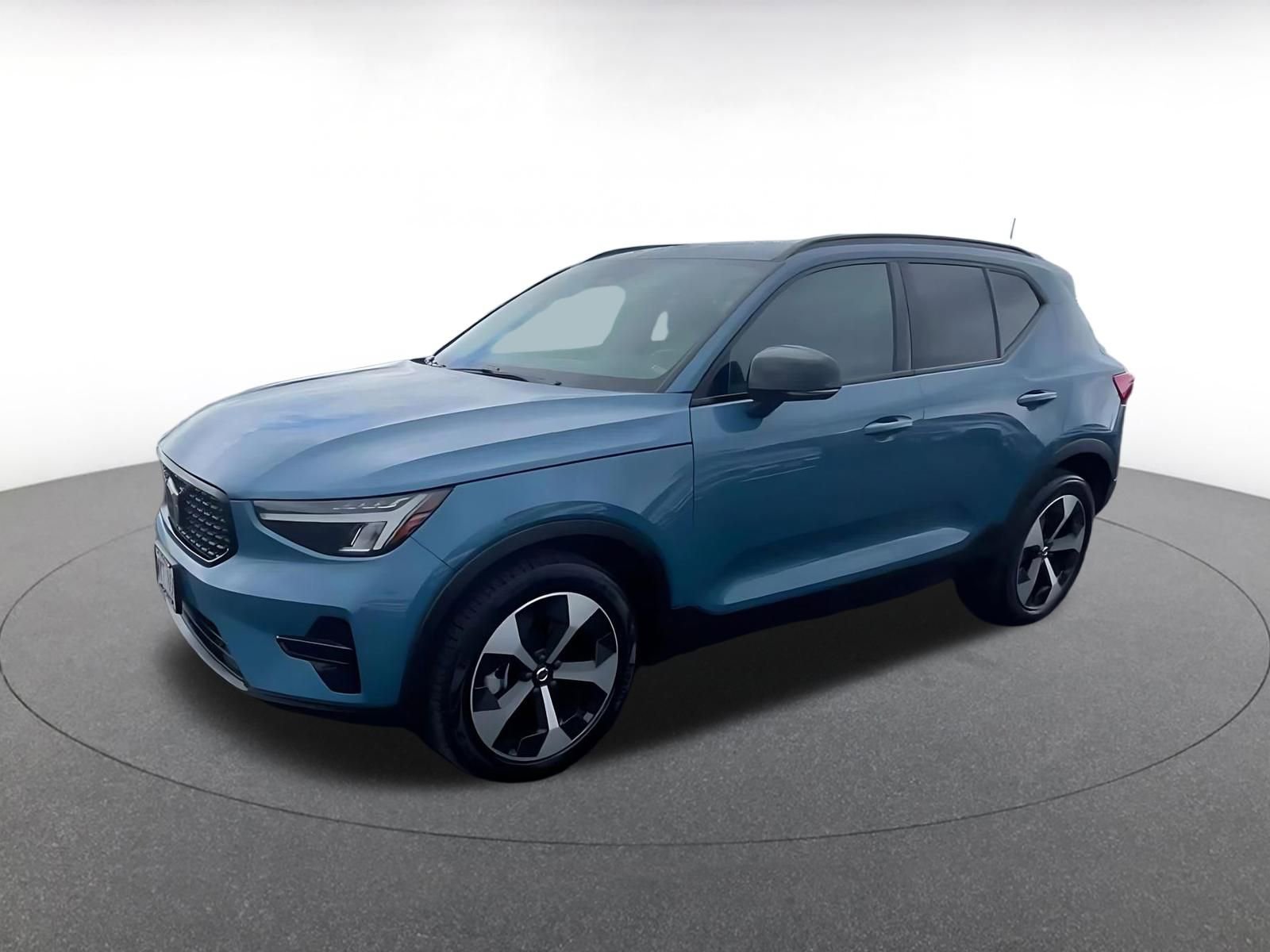 Used 2024 Volvo XC40 B5 Core AWD/4WD image 8