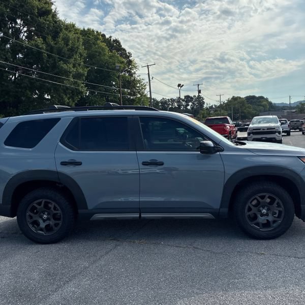 Used 2023 Honda Pilot TrailSport image 32