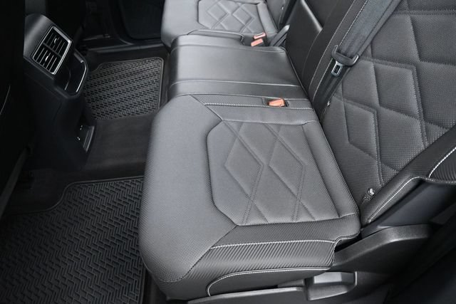 Used 2024 Volkswagen Atlas Cross Sport SE w/ Black Wheel Package FWD image 22