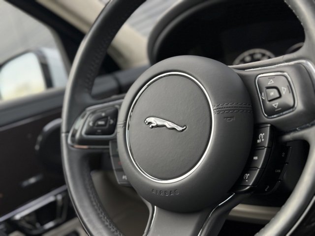 Used 2019 Jaguar XJ L Supercharged image 41