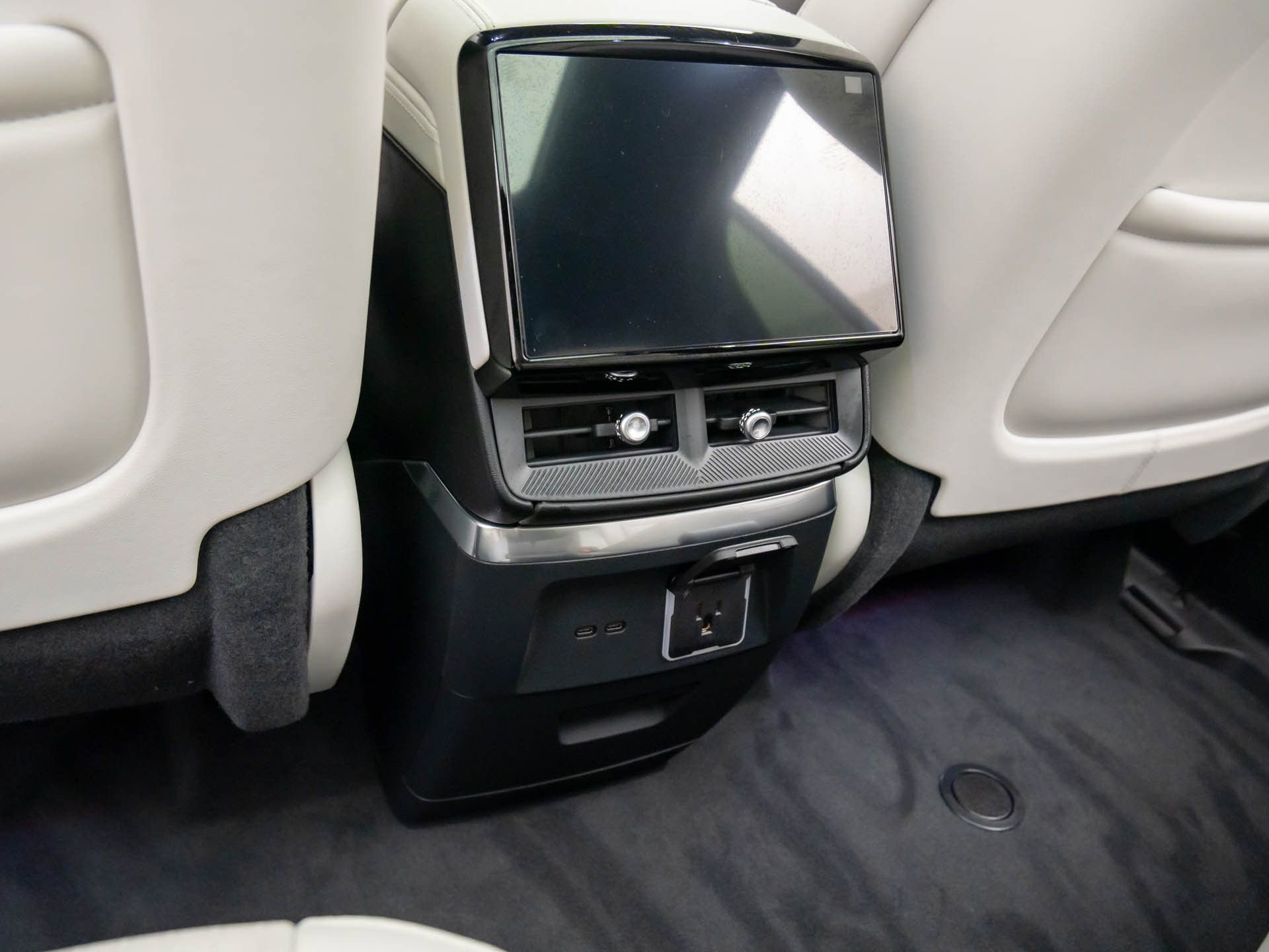 New 2026 Cadillac Vistiq Sport w/ LPO, Floor Liner Package image 20
