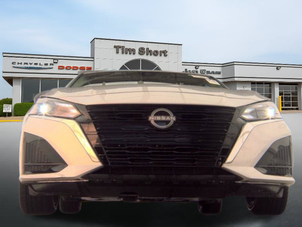 Used 2025 Nissan Altima 2.5 SV FWD image 13