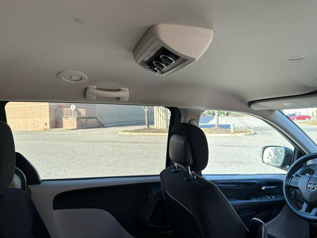 Used 2018 Dodge Grand Caravan SE w/ UConnect Hands-Free Group image 14