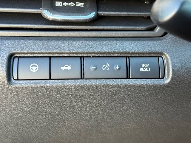 New 2025 Nissan Altima 2.5 SL AWD/4WD image 32