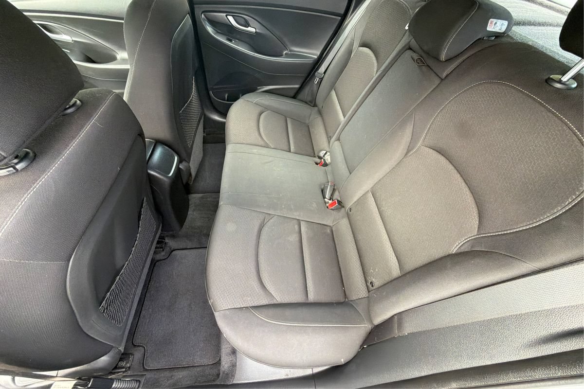 Used 2018 Hyundai Elantra GT FWD image 10