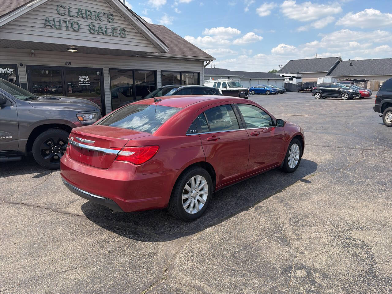 Used 2013 Chrysler 200 Touring FWD image 2