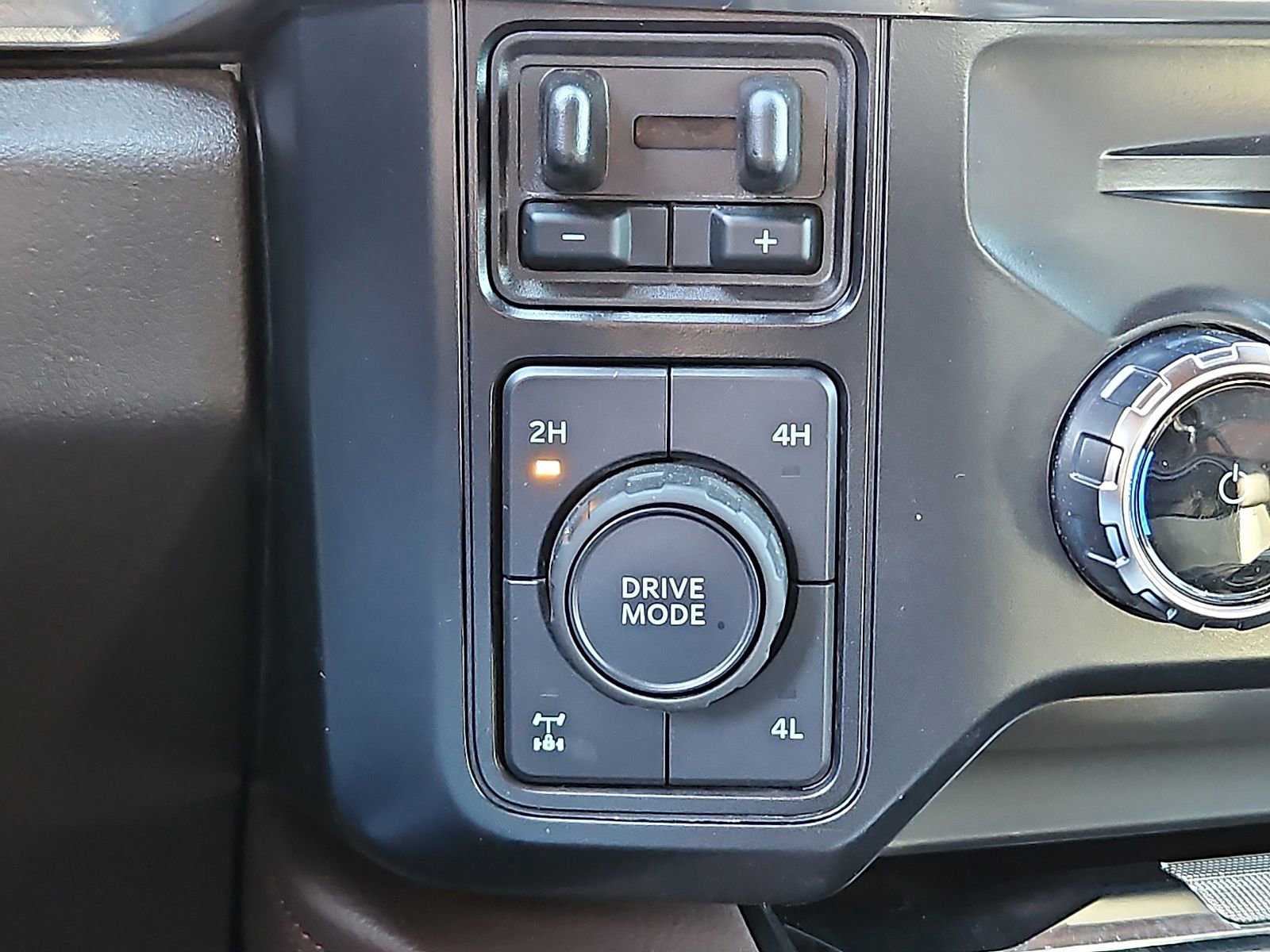 Used 2025 Ford F250 King Ranch w/ FX4 Off-Road Package image 16