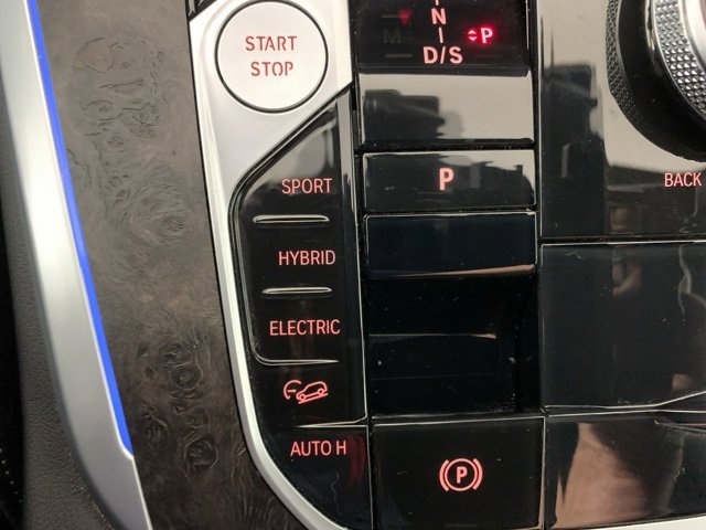 Used 2024 BMW X5 xDrive50e w/ Premium Package image 28