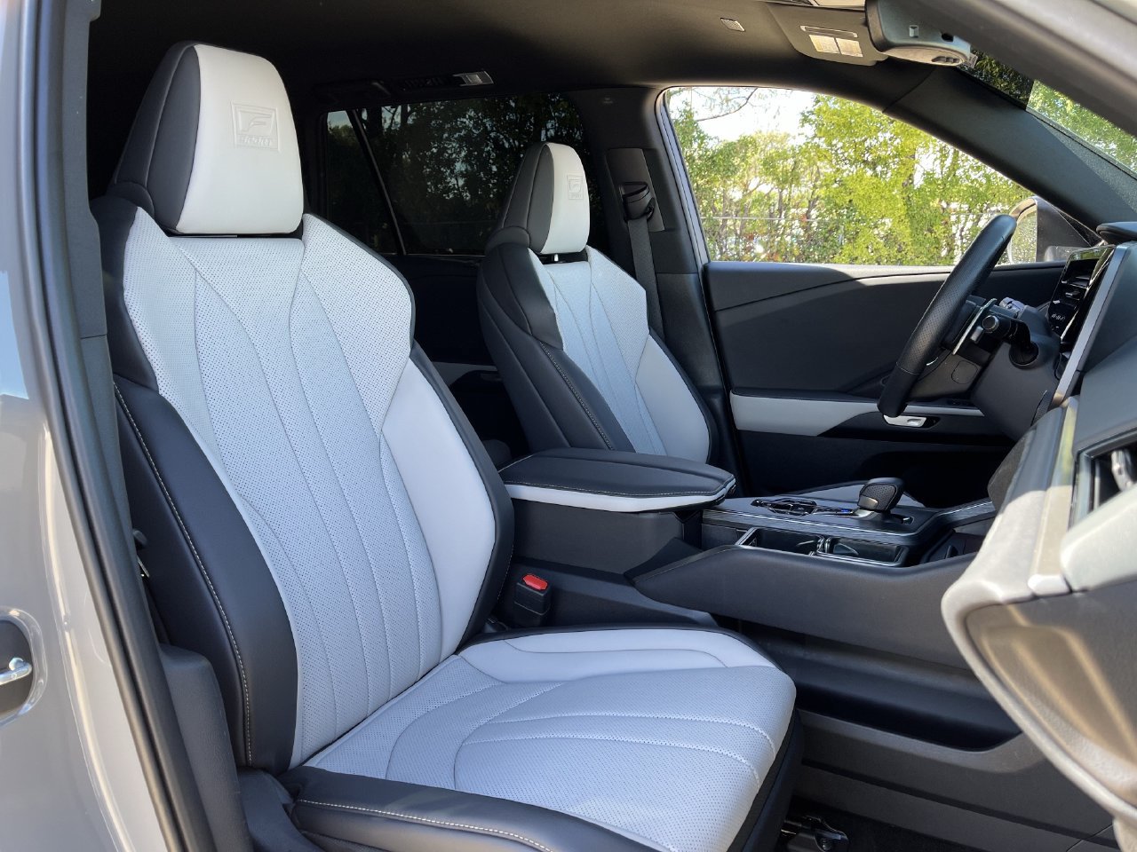 Used 2025 Lexus TX 500h AWD w/ Technology Package image 24