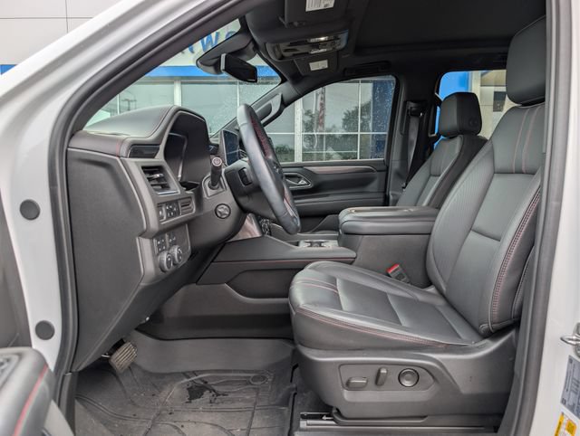 Used 2024 Chevrolet Suburban RST w/ Luxury Package AWD/4WD image 10