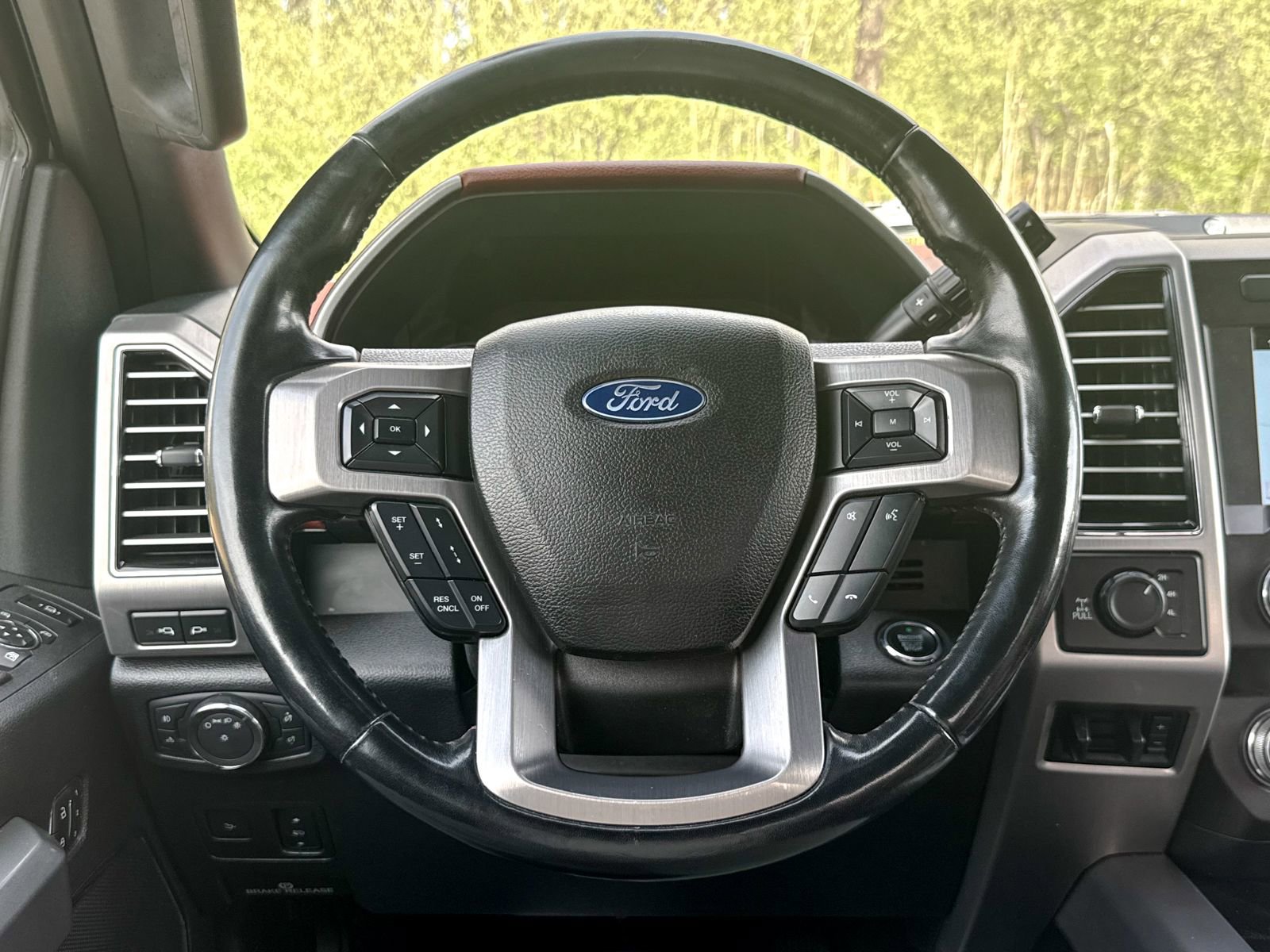 Certified 2019 Ford F250 Platinum w/ Platinum Ultimate Package AWD/4WD image 40