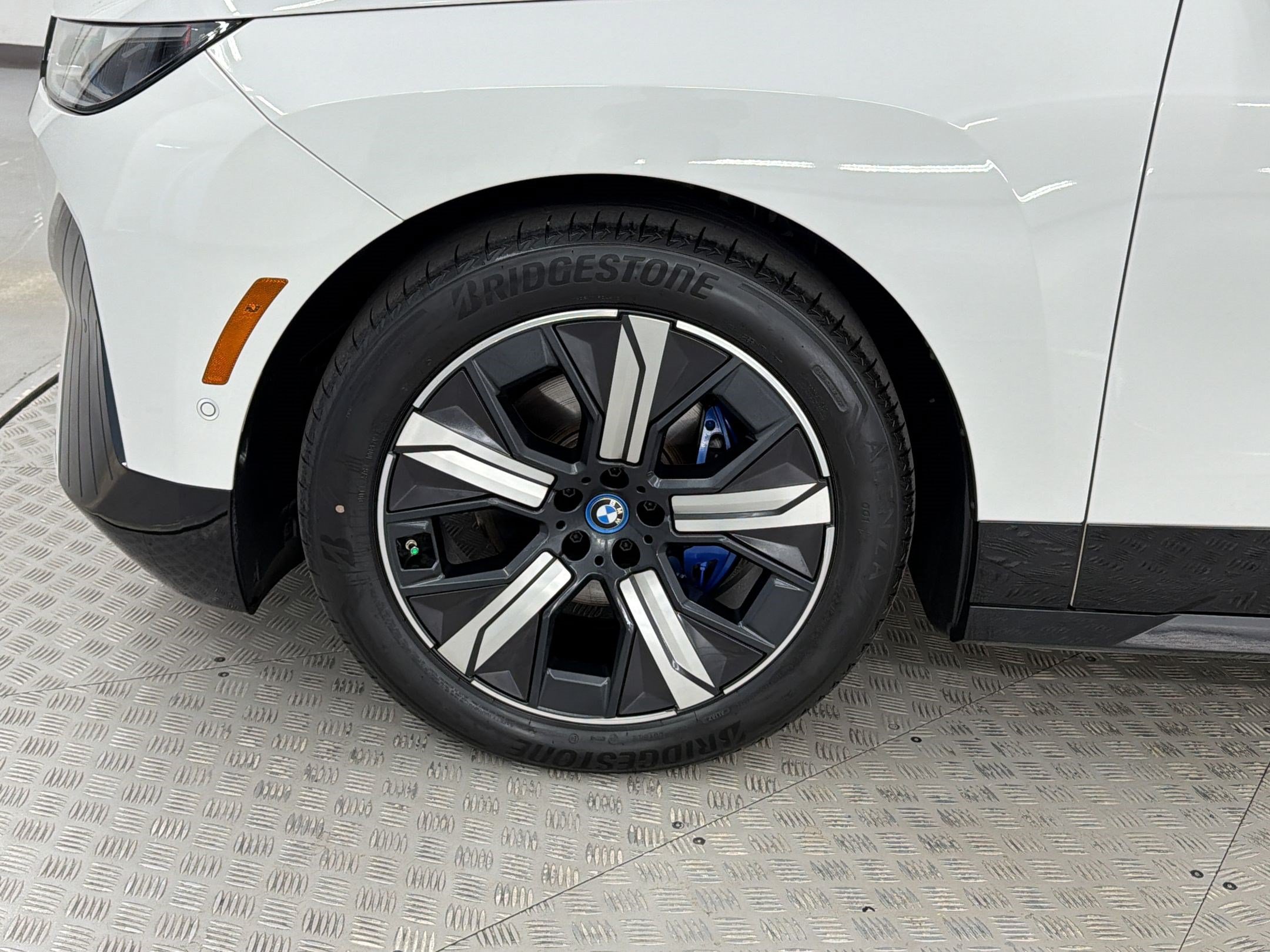 Certified 2023 BMW iX xDrive50 w/ Premium Package AWD/4WD image 13