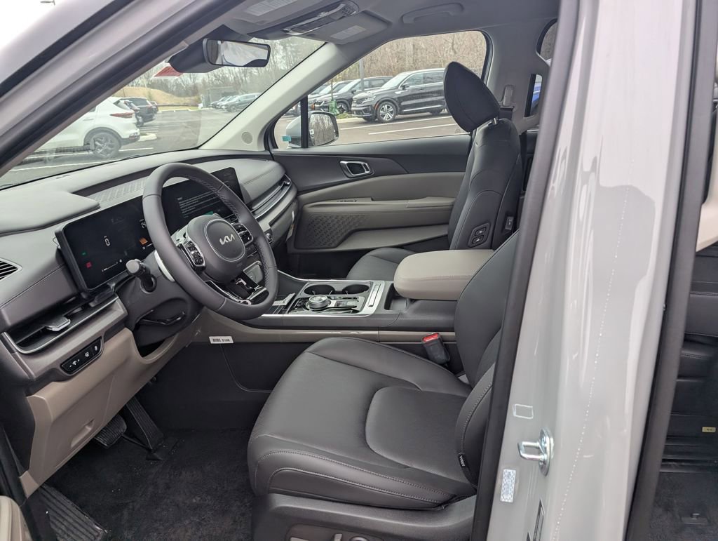 New 2026 Kia Carnival EX FWD image 11