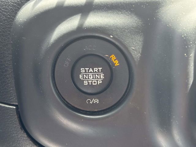 Used 2018 Jeep Wrangler Unlimited Sahara w/ Dual Top Group AWD/4WD image 12