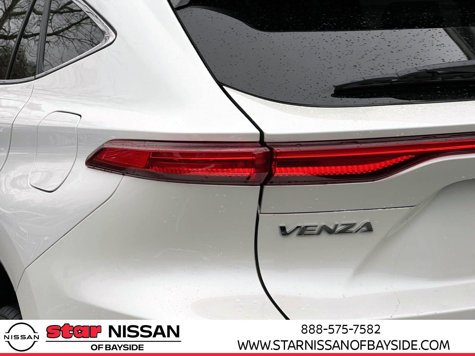 Used 2021 Toyota Venza LE image 9