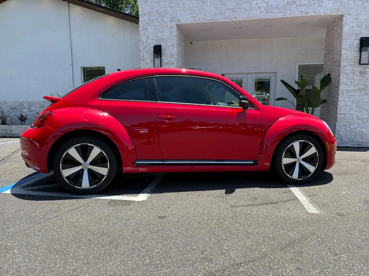 Used 2013 Volkswagen Beetle 2.0T FWD image 17