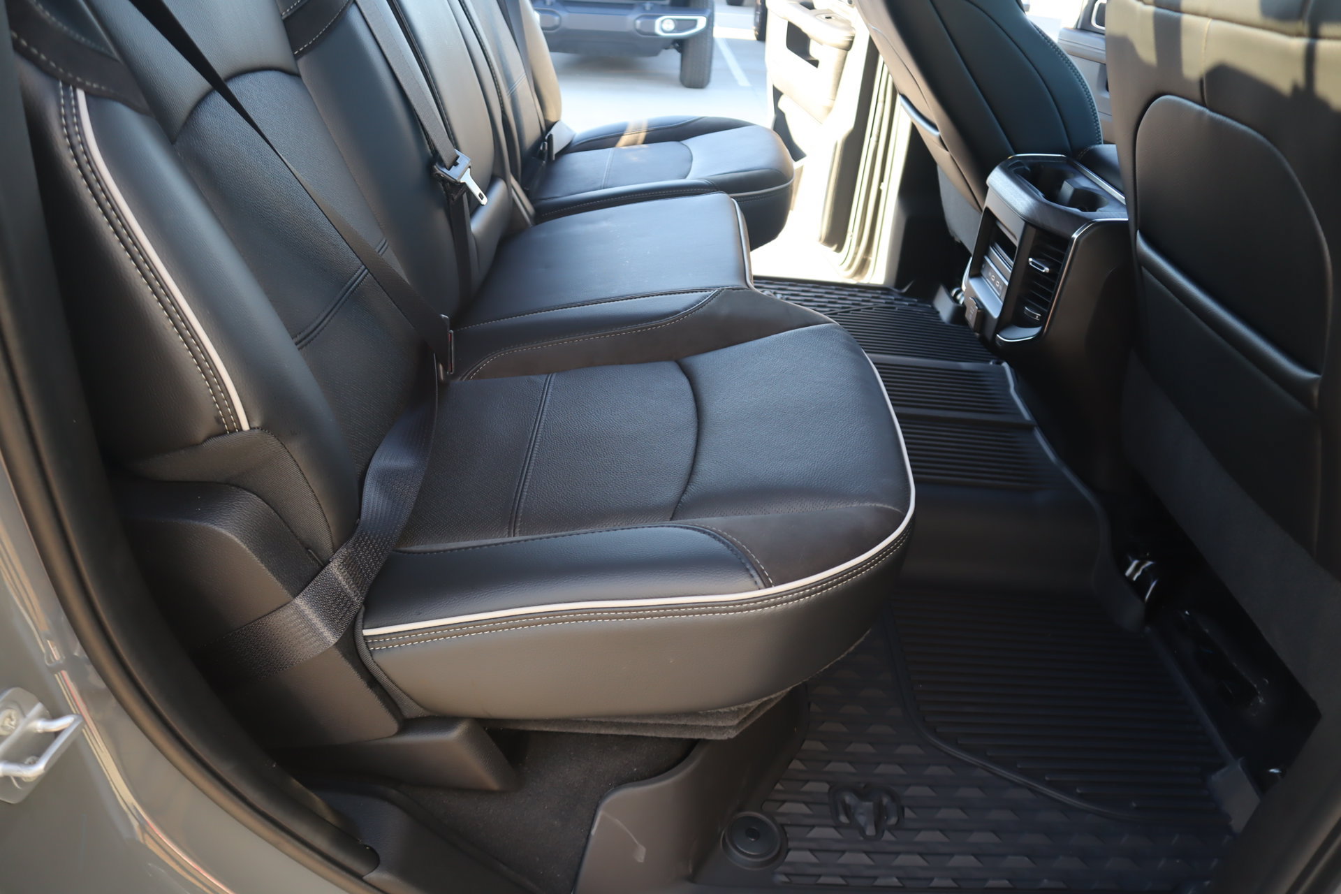 New 2027 RAM 3500 Laramie AWD/4WD image 15