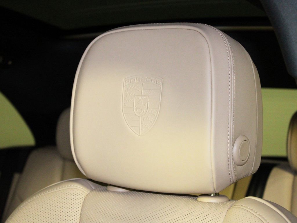 Certified 2025 Porsche Macan image 18