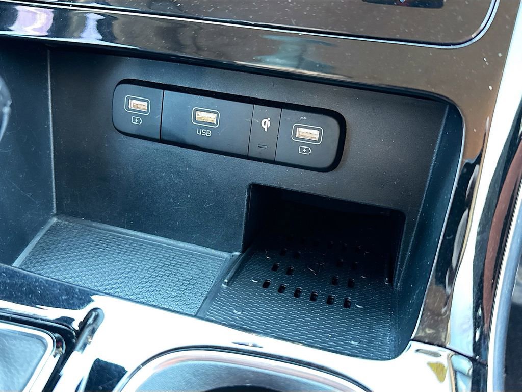 Used 2023 Kia Carnival SX image 21