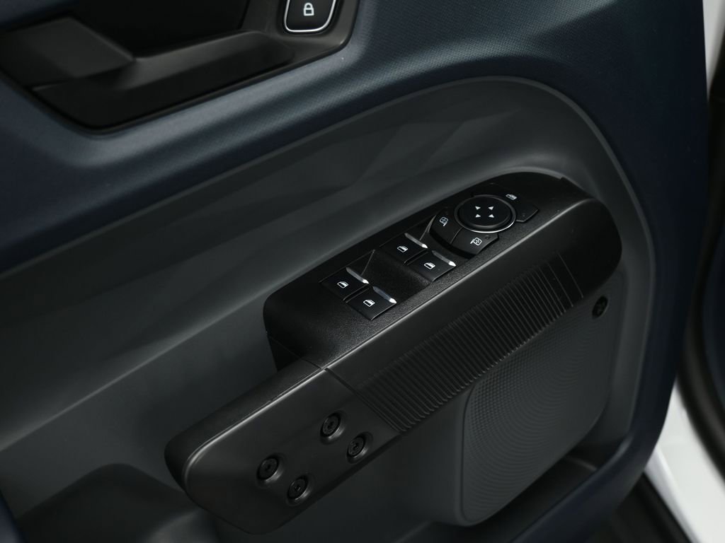 New 2025 Ford Maverick Lariat w/ Black Appearance Package image 9