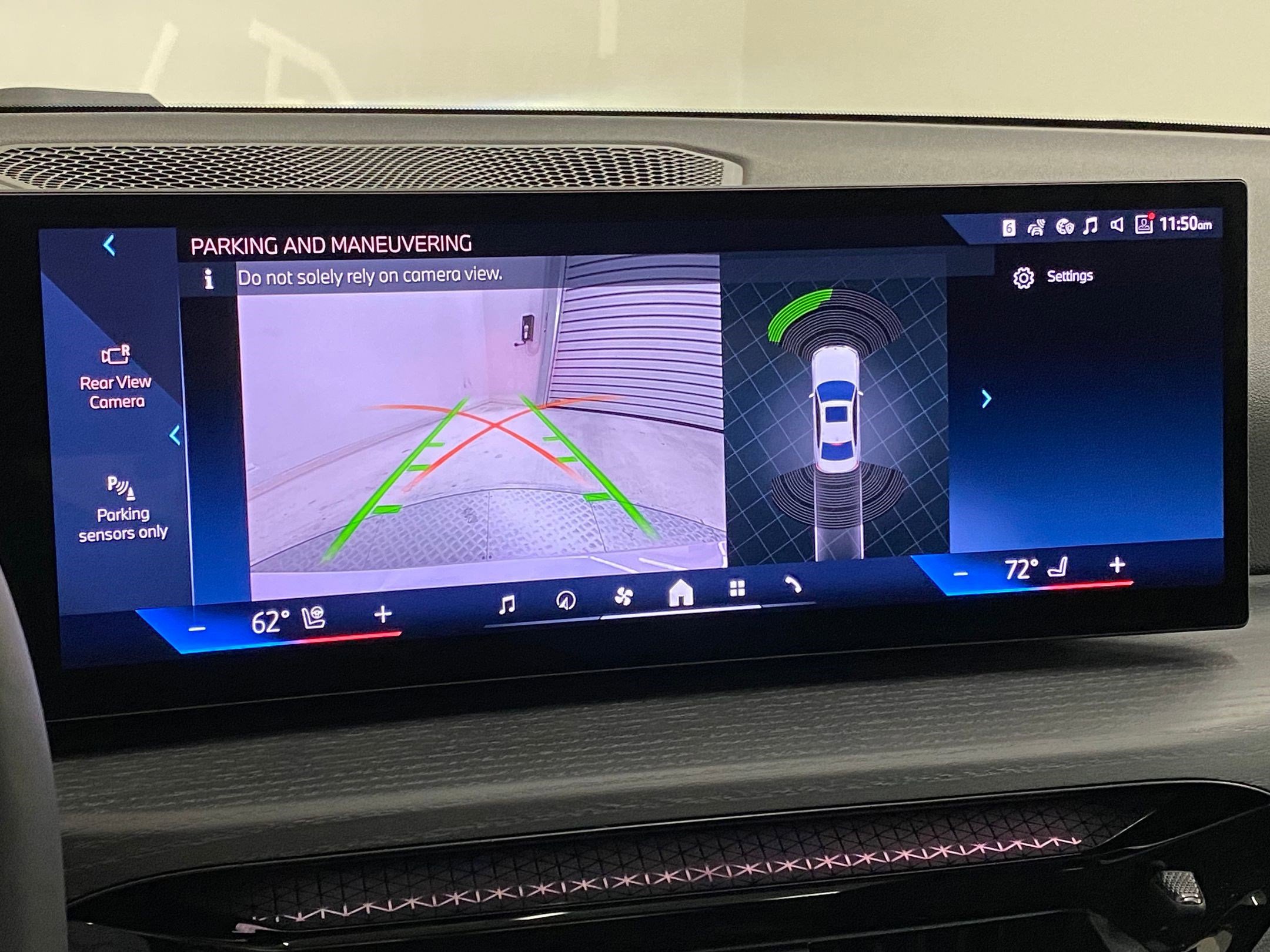 New 2025 BMW 330i xDrive Sedan w/ Convenience Package image 25