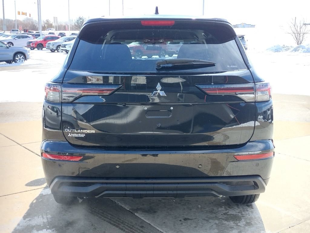 New 2026 Mitsubishi Outlander ES image 17