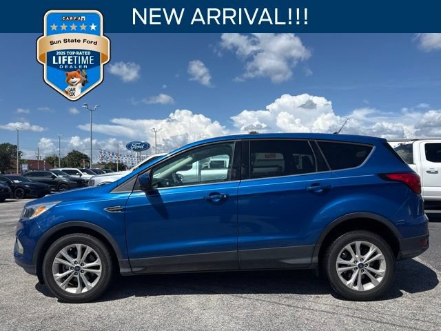 Used 2019 Ford Escape SE FWD image 1