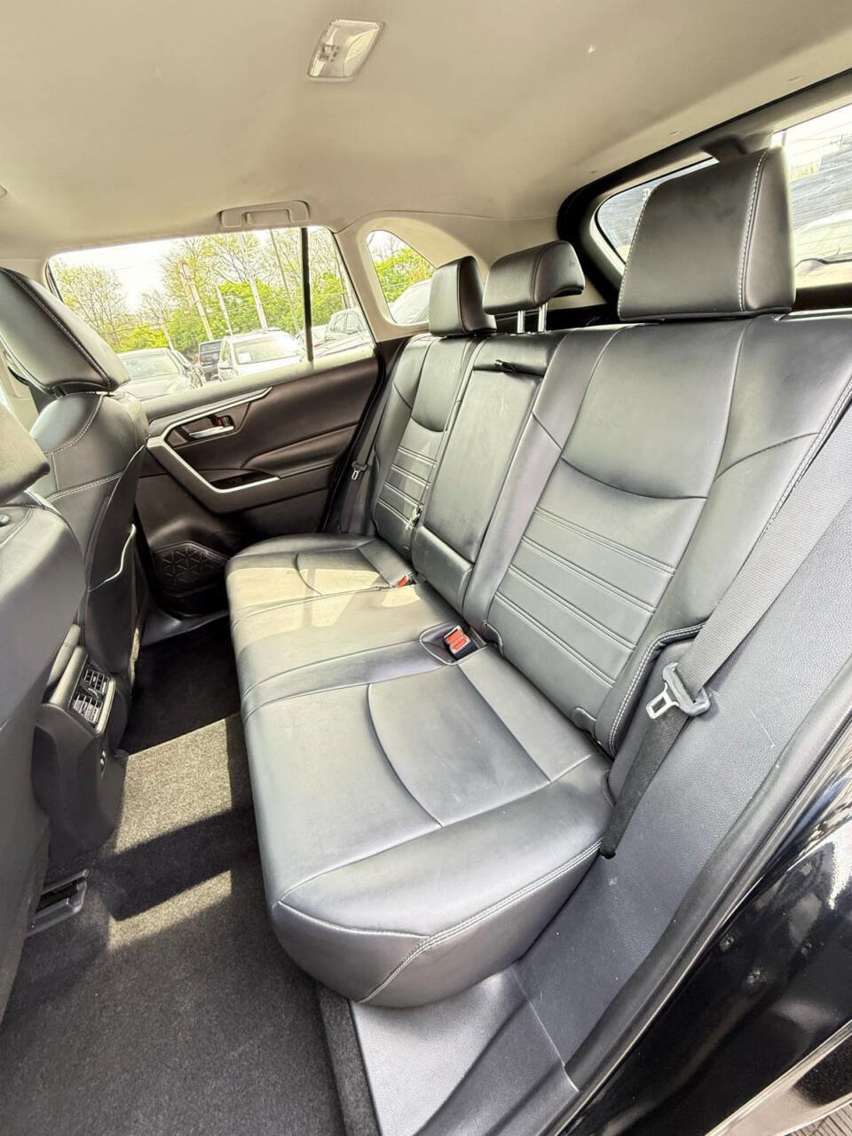 Used 2021 Toyota RAV4 XLE Premium image 11