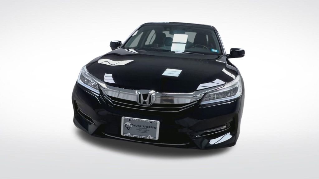 Used 2017 Honda Accord Touring image 3