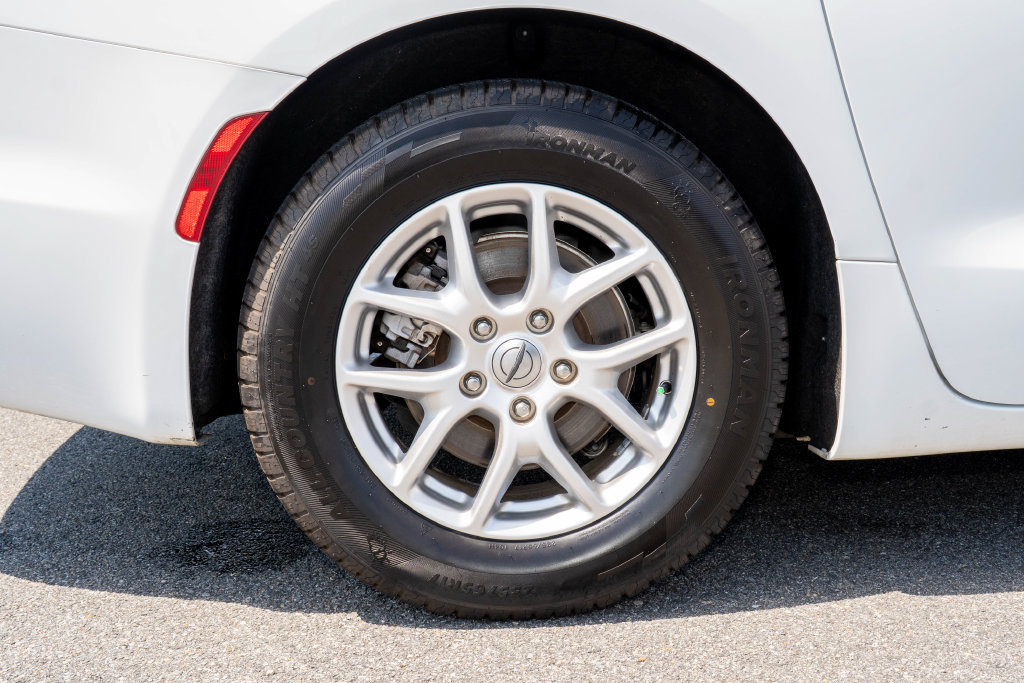Used 2024 Chrysler Pacifica Touring-L FWD image 36