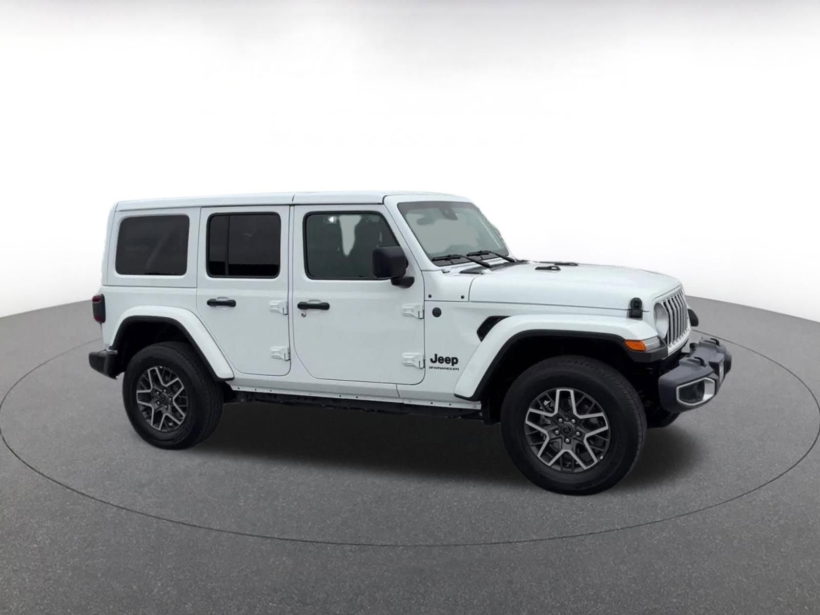 Used 2025 Jeep Wrangler Sahara image 2